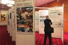 ���H����չ�^