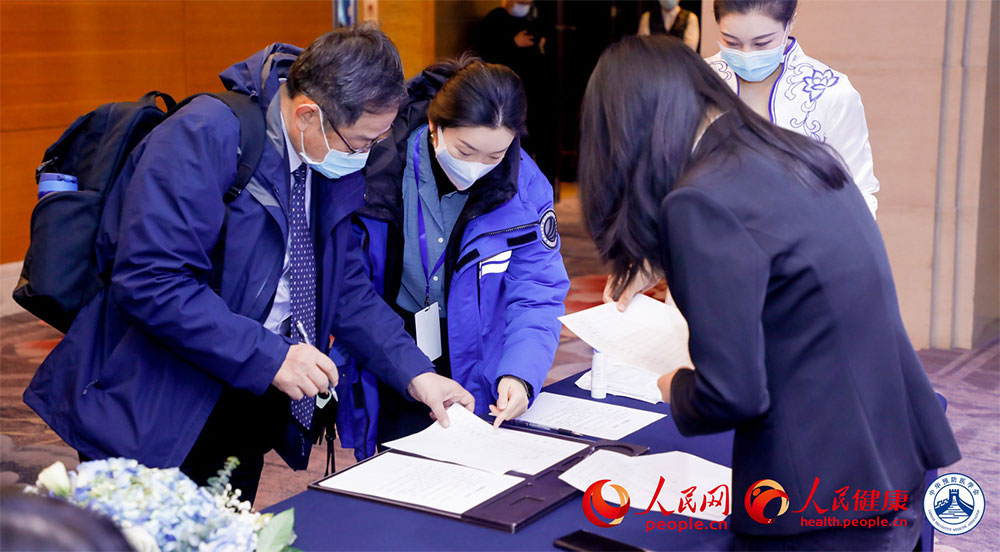 ���e����