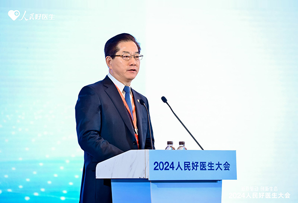 中國工程院院士、上海交通大學(xué)副校長、
上海交通大學(xué)醫(yī)學(xué)院院長范先群