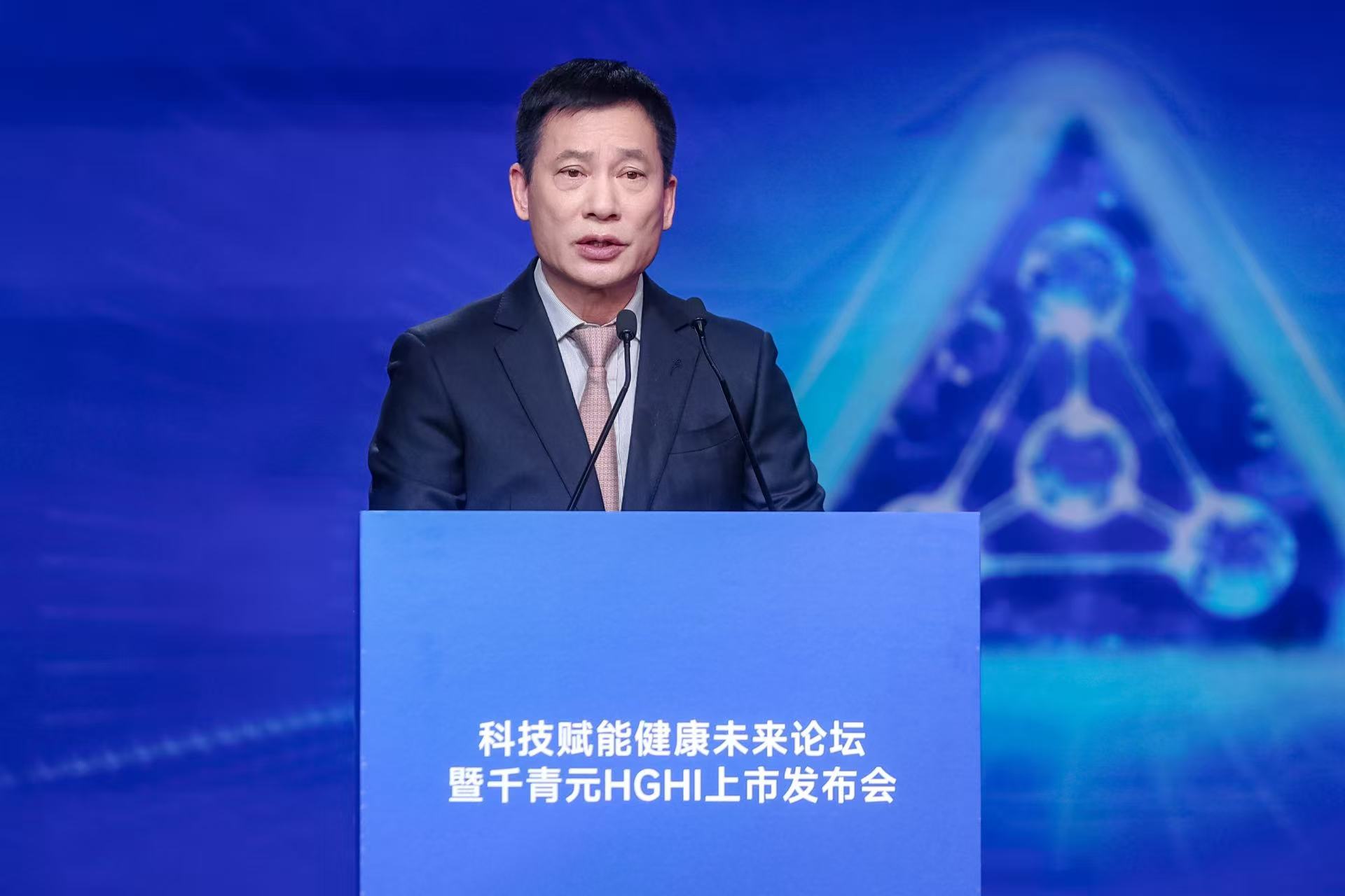 中國文化藝術發(fā)展促進會副會長、千青元董事長陳耀宗發(fā)言。