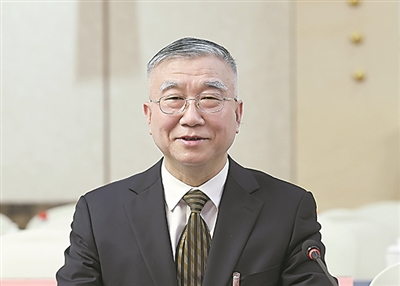 司富春 全國(guó)人大代表、河南中醫(yī)藥大學(xué)省重點(diǎn)實(shí)驗(yàn)室和省國(guó)際聯(lián)合實(shí)驗(yàn)室主任